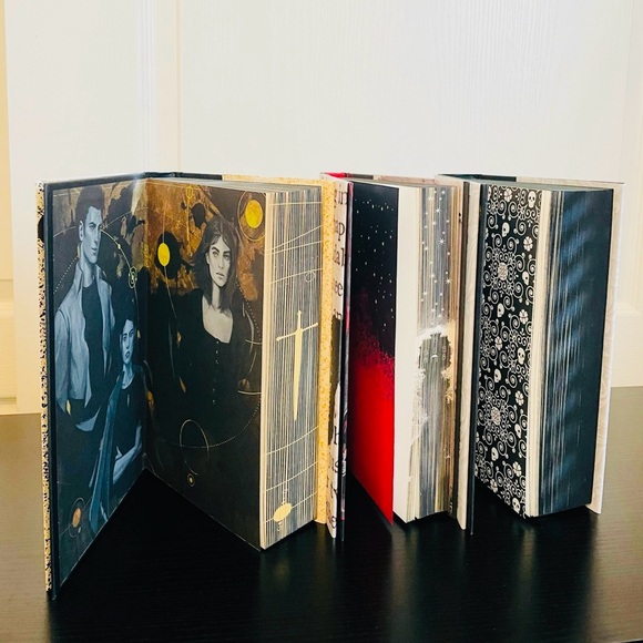 Fairyloot Exclusive Signed Edition The City Of Dusk by Tara Sim - Picture 5 of 9